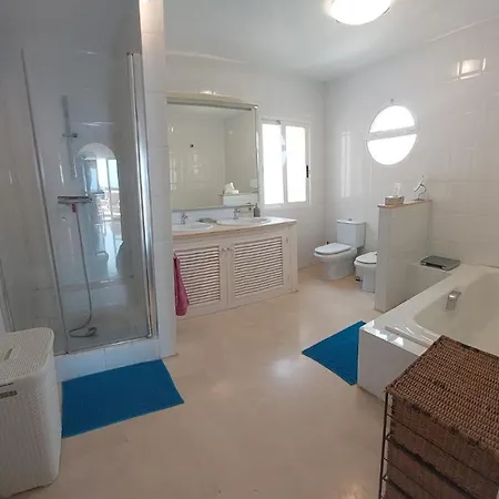 Lemon Tree - Amazing Sea Views فيلة